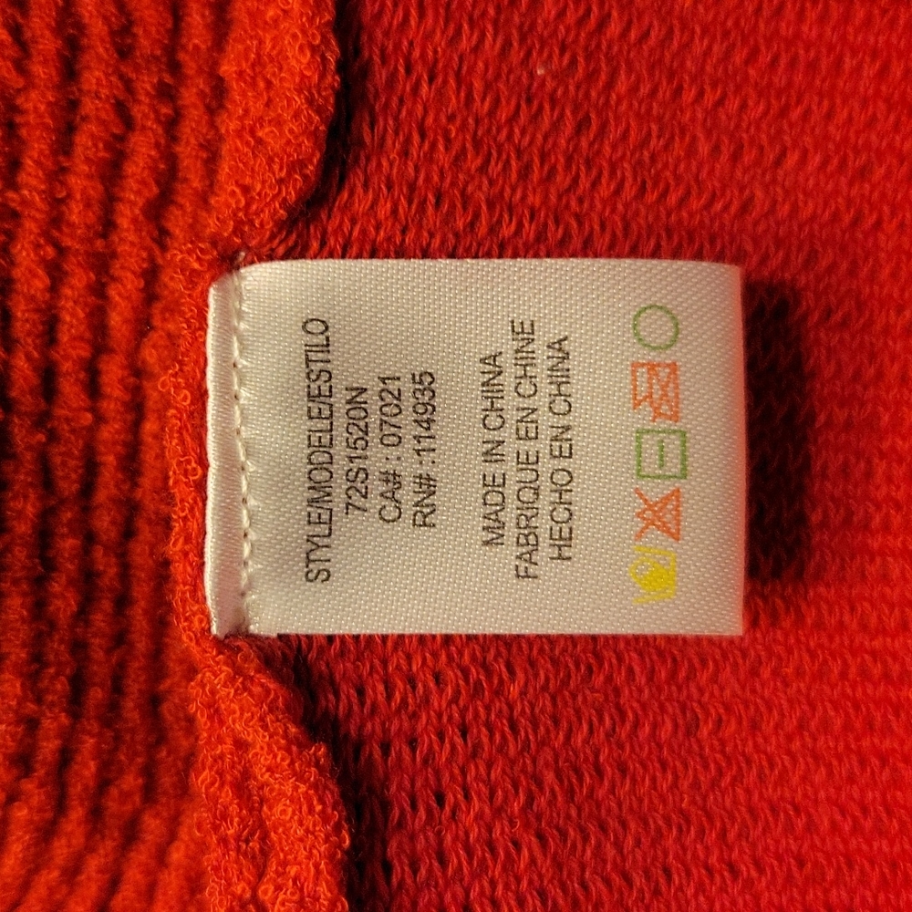 Red sweater - Picture 4 of 4